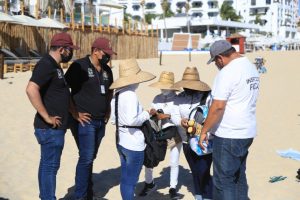 02 Garantizando que vendedores ambulantes cumplan con los lineamientos, Inspeccioìn Fiscal refuerza operativos en playas de Los Cabos2